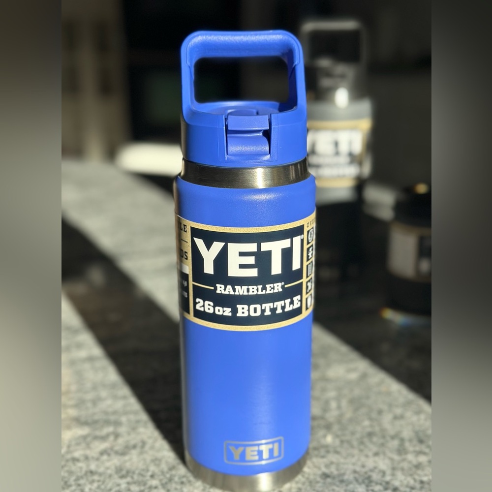YETI 26 oz Rambler Ultramarine Violet color. Retired. New!